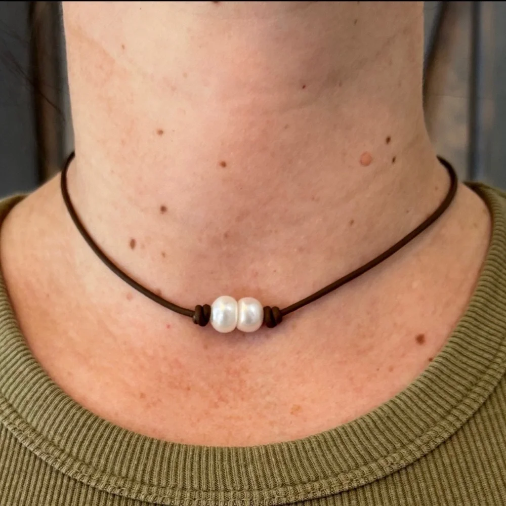 - 2 Freshwater Button Pearls on Leather - choker/necklace. NEW. Handmade - Picture 2 of 7